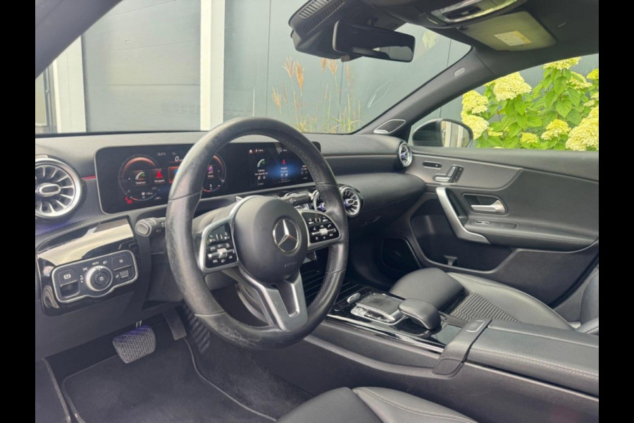 Mercedes-Benz A-Klasse 220 AMG Line | Pano | Ambilight | Memory