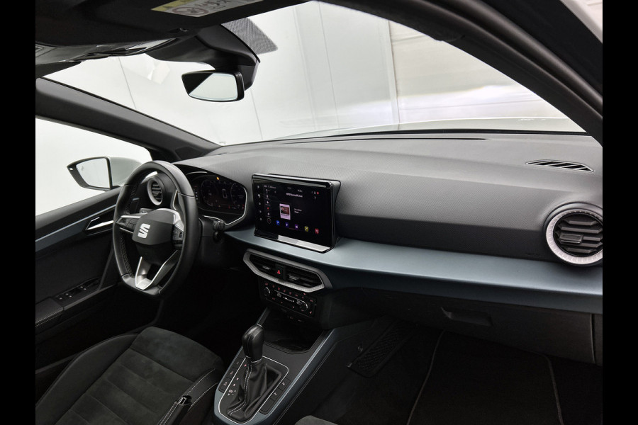 Seat Arona 1.0 TSI Xperience 111PK Automaat / Stoelverwarming / Airco-ecc. / 1/2 leder / Lmv.18" / Navigatie / Apk 01-2028
