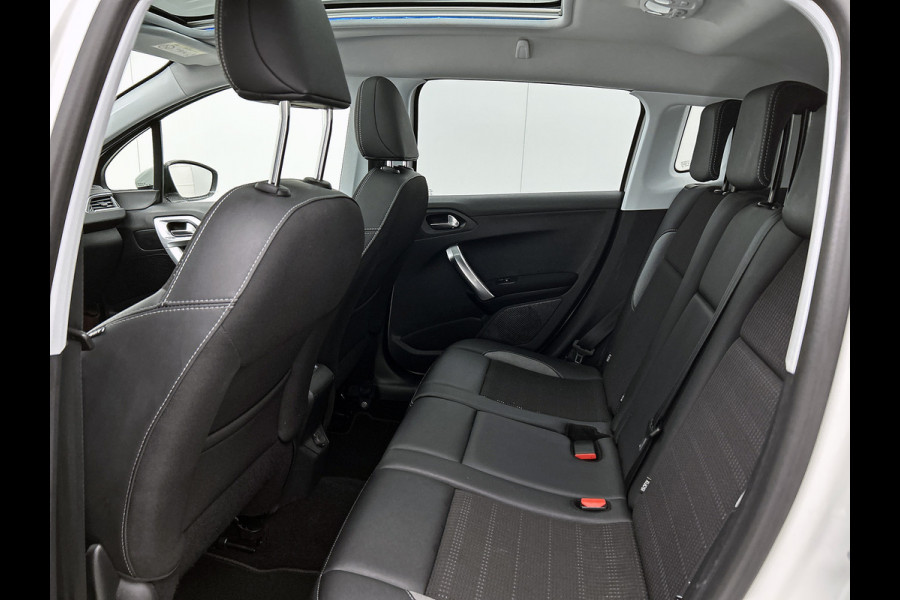 Peugeot 2008 1.5 BlueHDi Allure / Panoramadak / Trekhaak / Cruise-ctr. /  lmv 17"/ Roofrail / Privacy Glass / Apk nieuw