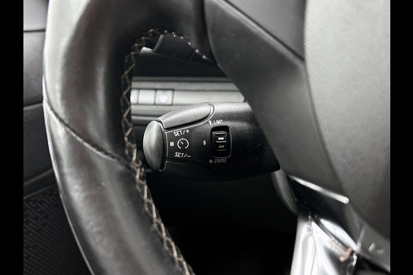 Peugeot 2008 1.5 BlueHDi Allure / Panoramadak / Trekhaak / Cruise-ctr. /  lmv 17"/ Roofrail / Privacy Glass / Apk nieuw