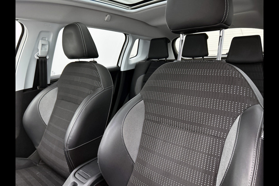 Peugeot 2008 1.5 BlueHDi Allure / Panoramadak / Trekhaak / Cruise-ctr. /  lmv 17"/ Roofrail / Privacy Glass / Apk nieuw