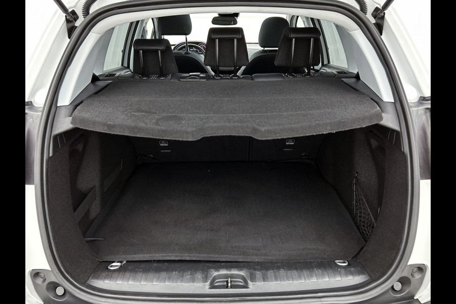 Peugeot 2008 1.5 BlueHDi Allure / Panoramadak / Trekhaak / Cruise-ctr. /  lmv 17"/ Roofrail / Privacy Glass / Apk nieuw