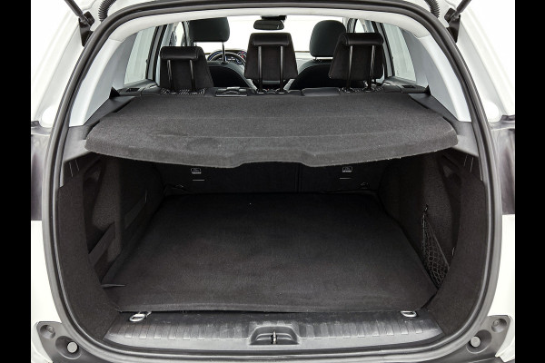 Peugeot 2008 1.5 BlueHDi Allure / Panoramadak / Trekhaak / Cruise-ctr. /  lmv 17"/ Roofrail / Privacy Glass / Apk nieuw