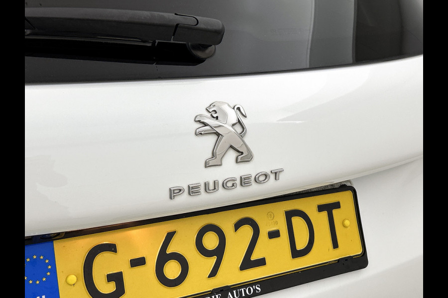 Peugeot 2008 1.5 BlueHDi Allure / Panoramadak / Trekhaak / Cruise-ctr. /  lmv 17"/ Roofrail / Privacy Glass / Apk nieuw
