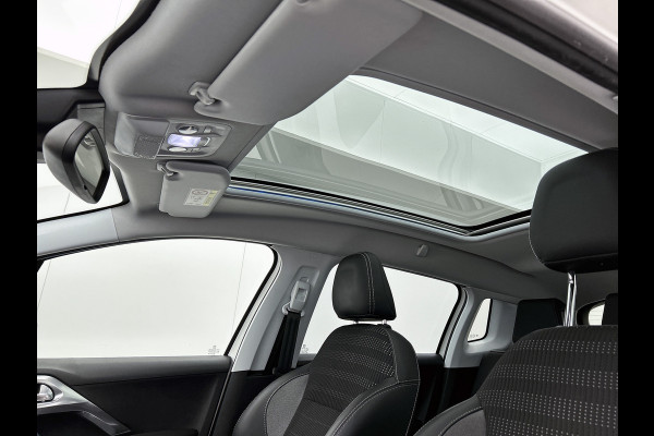 Peugeot 2008 1.5 BlueHDi Allure / Panoramadak / Trekhaak / Cruise-ctr. /  lmv 17"/ Roofrail / Privacy Glass / Apk nieuw