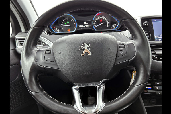 Peugeot 2008 1.5 BlueHDi Allure / Panoramadak / Trekhaak / Cruise-ctr. /  lmv 17"/ Roofrail / Privacy Glass / Apk nieuw