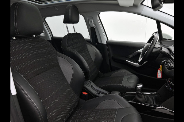 Peugeot 2008 1.5 BlueHDi Allure / Panoramadak / Trekhaak / Cruise-ctr. /  lmv 17"/ Roofrail / Privacy Glass / Apk nieuw