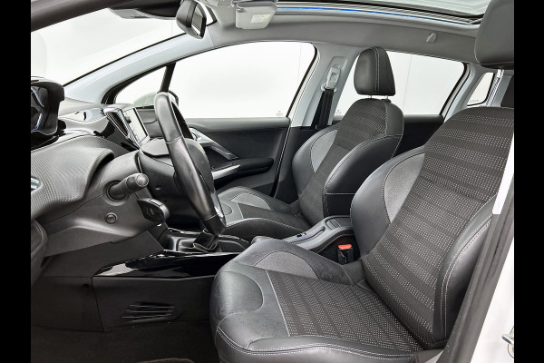 Peugeot 2008 1.5 BlueHDi Allure / Panoramadak / Trekhaak / Cruise-ctr. /  lmv 17"/ Roofrail / Privacy Glass / Apk nieuw