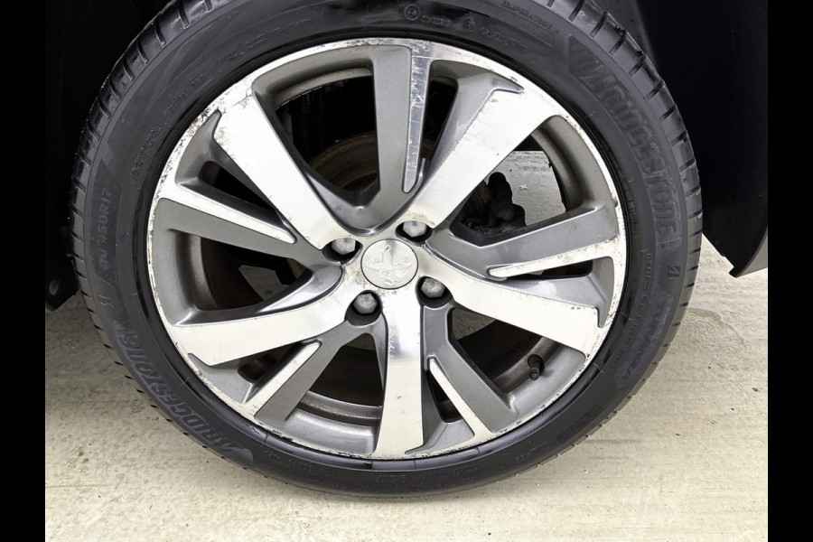 Peugeot 2008 1.5 BlueHDi Allure / Panoramadak / Trekhaak / Cruise-ctr. /  lmv 17"/ Roofrail / Privacy Glass / Apk nieuw