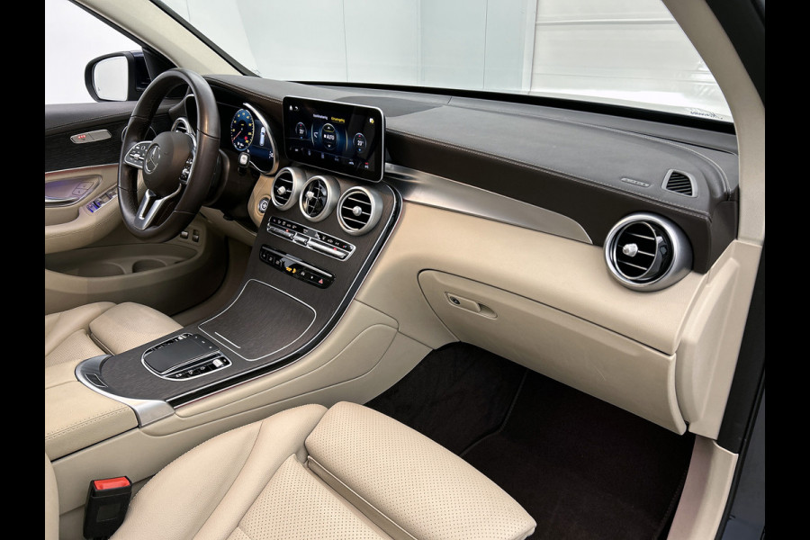 Mercedes-Benz GLC 300e 4MATIC Business Solution Luxury / Trekhaak / 360camera / Navi / Panorama dak / Leder Bicolor / Apk 11-2027