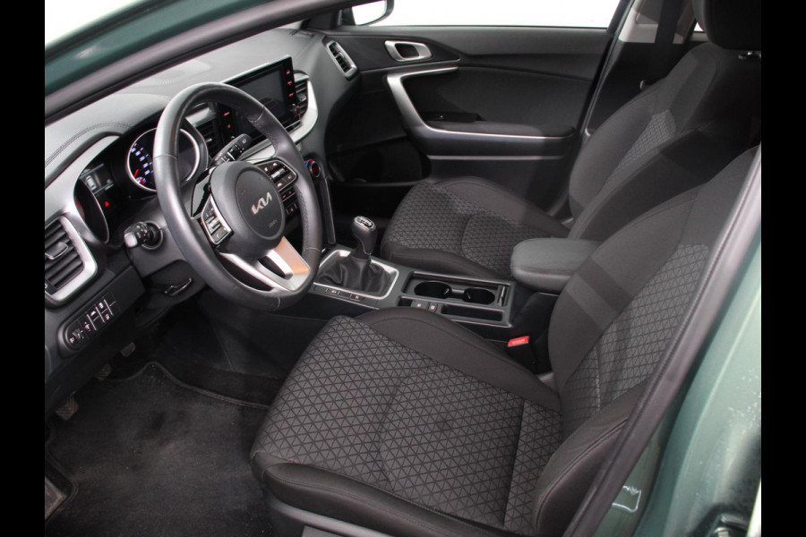 Kia Ceed Sportswagon 1.0 T-GDi 120pk DynamicLine Climate control Cruise control Achteruitrijcamera Verwarmde voorstoelen Stuurverwarming Afneembare trekhaak Navigatie Apple Carplay/ Android Auto Extra Getint Glas