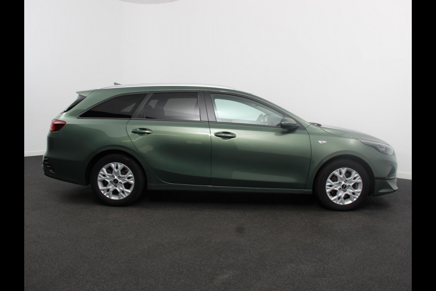 Kia Ceed Sportswagon 1.0 T-GDi 120pk DynamicLine Climate control Cruise control Achteruitrijcamera Verwarmde voorstoelen Stuurverwarming Afneembare trekhaak Navigatie Apple Carplay/ Android Auto Extra Getint Glas