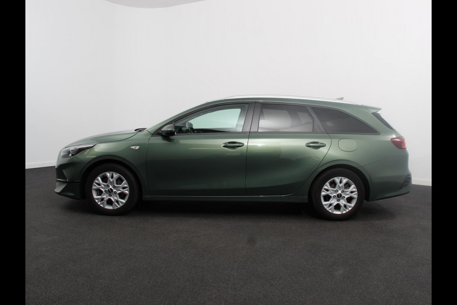 Kia Ceed Sportswagon 1.0 T-GDi 120pk DynamicLine Climate control Cruise control Achteruitrijcamera Verwarmde voorstoelen Stuurverwarming Afneembare trekhaak Navigatie Apple Carplay/ Android Auto Extra Getint Glas