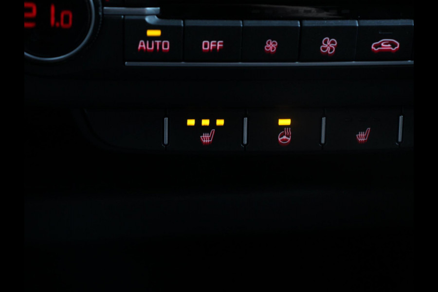 Kia Ceed Sportswagon 1.0 T-GDi 120pk DynamicLine Climate control Cruise control Achteruitrijcamera Verwarmde voorstoelen Stuurverwarming Afneembare trekhaak Navigatie Apple Carplay/ Android Auto Extra Getint Glas