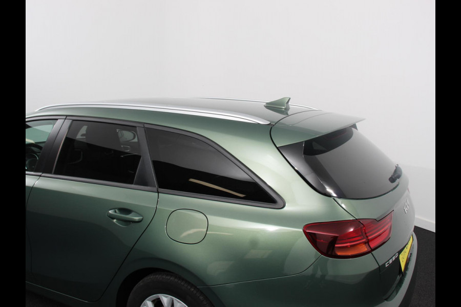 Kia Ceed Sportswagon 1.0 T-GDi 120pk DynamicLine Climate control Cruise control Achteruitrijcamera Verwarmde voorstoelen Stuurverwarming Afneembare trekhaak Navigatie Apple Carplay/ Android Auto Extra Getint Glas