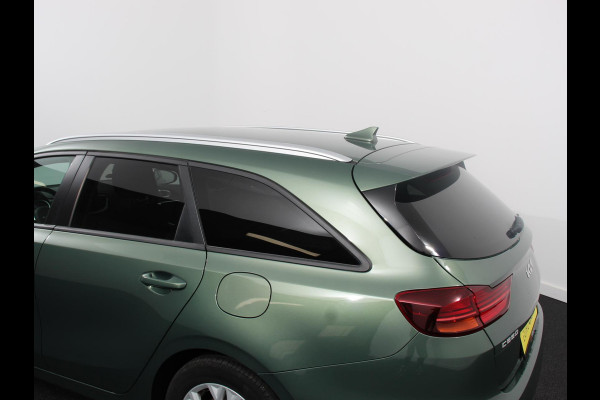 Kia Ceed Sportswagon 1.0 T-GDi 120pk DynamicLine Climate control Cruise control Achteruitrijcamera Verwarmde voorstoelen Stuurverwarming Afneembare trekhaak Navigatie Apple Carplay/ Android Auto Extra Getint Glas