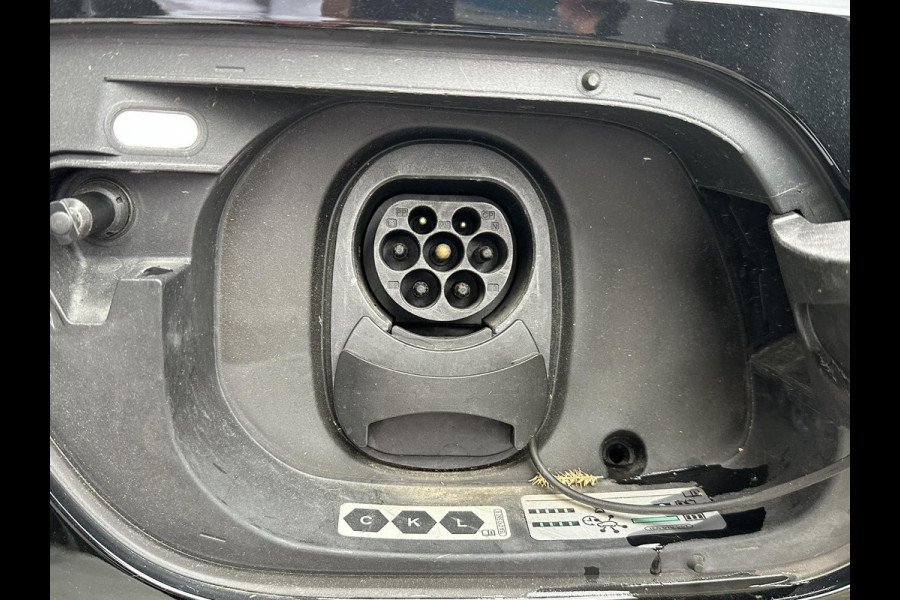 Volkswagen ID.5 PRO PERFORMANCE 77 kWh SOH 92% | CAMERA | STOEL + STUURVERWARMING | RIJKLAAR GELEVERD MET 12 MND BOVAG GARANTIE |