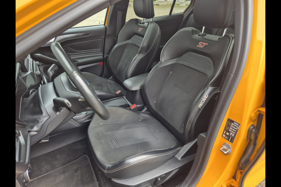 Ford Focus 2.3 EcoBoost ST-3 ,Panorama,Nav-Carplay-Head-Up,Stoel-stuur-voorruitverwarming,Park-control,