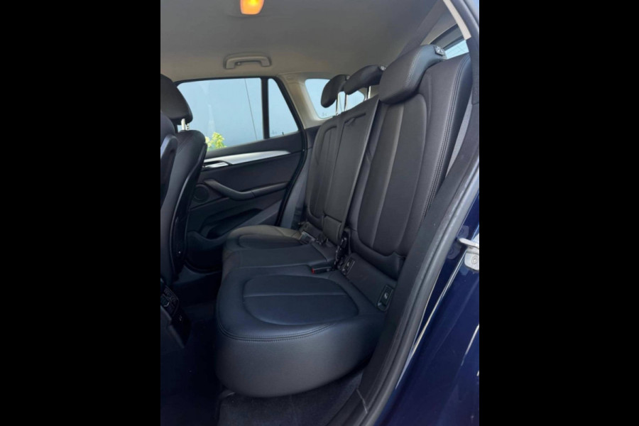 BMW X1 1.8i sDrive Executive | Trekhaak | Groot scherm