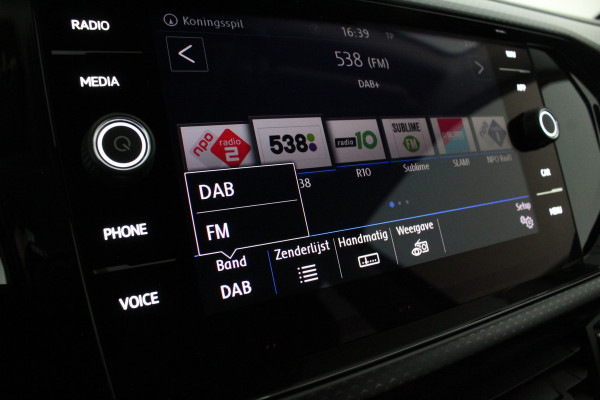 Volkswagen T-Cross 1.0 TSI Life > Navigatie/Adaptive Cruise Control ACC/All season banden