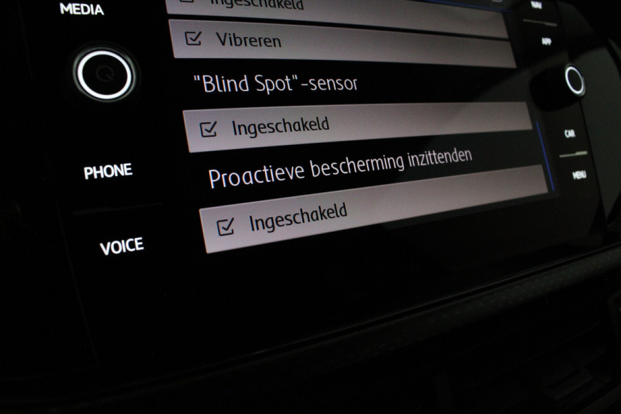 Volkswagen T-Cross 1.0 TSI Life > Navigatie/Adaptive Cruise Control ACC/All season banden