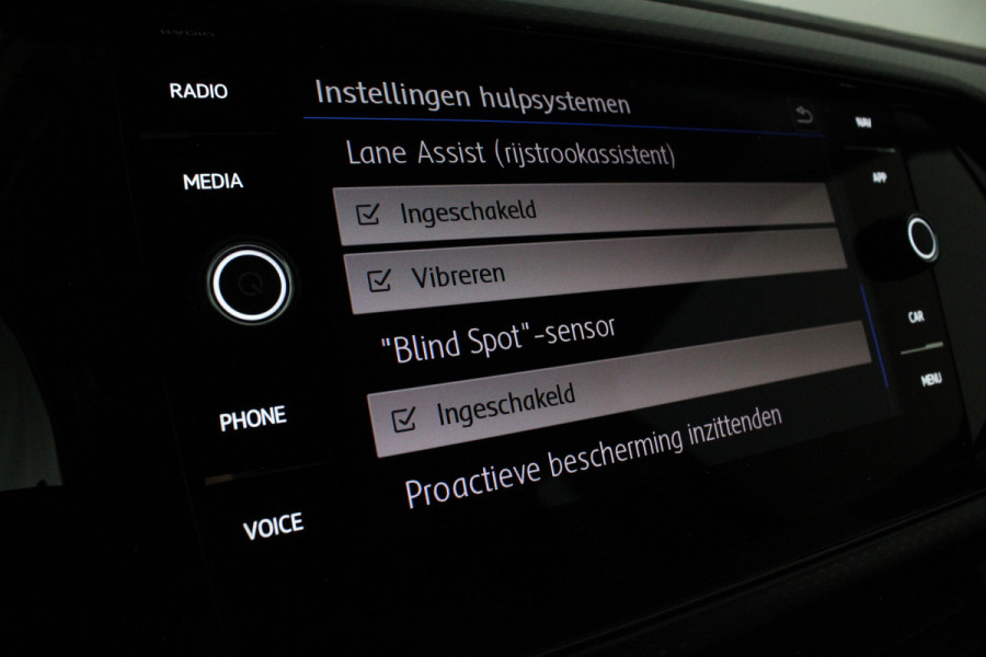 Volkswagen T-Cross 1.0 TSI Life > Navigatie/Adaptive Cruise Control ACC/All season banden