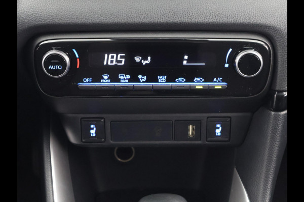 Toyota Yaris 1.5 Hybrid Black Edition | Apple Carplay & AndroidAUTO | Stoelverwarming | Camera | Privacy Glass |