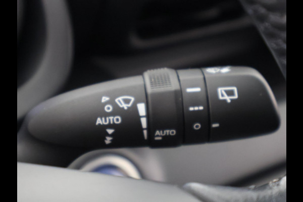 Toyota Yaris 1.5 Hybrid Black Edition | Apple Carplay & AndroidAUTO | Stoelverwarming | Camera | Privacy Glass |