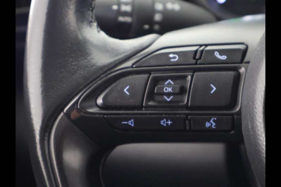 Toyota Yaris 1.5 Hybrid Black Edition | Apple Carplay & AndroidAUTO | Stoelverwarming | Camera | Privacy Glass |