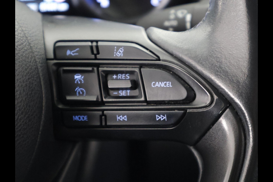Toyota Yaris 1.5 Hybrid Black Edition | Apple Carplay & AndroidAUTO | Stoelverwarming | Camera | Privacy Glass |