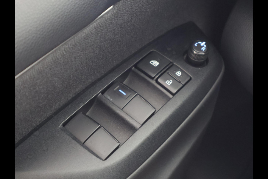 Toyota Yaris 1.5 Hybrid Black Edition | Apple Carplay & AndroidAUTO | Stoelverwarming | Camera | Privacy Glass |