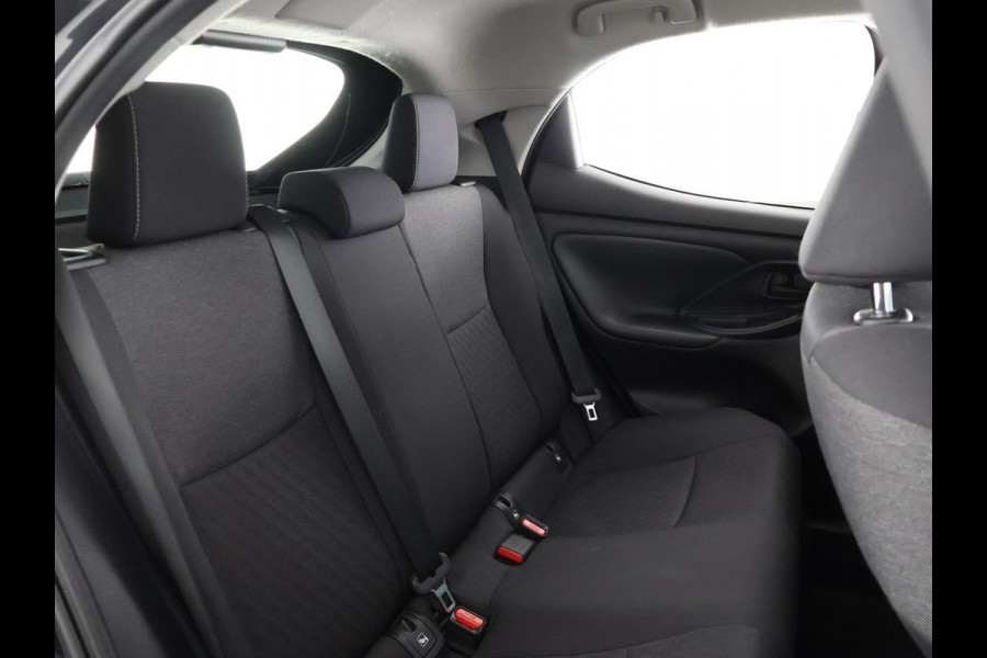 Toyota Yaris 1.5 Hybrid Black Edition | Apple Carplay & AndroidAUTO | Stoelverwarming | Camera | Privacy Glass |