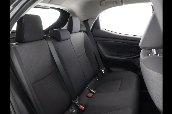 Toyota Yaris 1.5 Hybrid Black Edition | Apple Carplay & AndroidAUTO | Stoelverwarming | Camera | Privacy Glass |