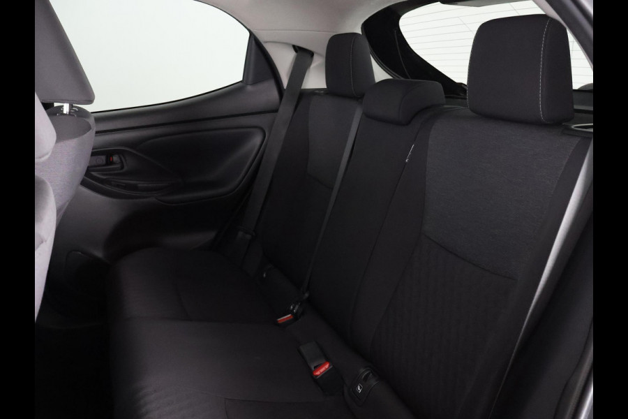 Toyota Yaris 1.5 Hybrid Black Edition | Apple Carplay & AndroidAUTO | Stoelverwarming | Camera | Privacy Glass |