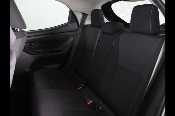 Toyota Yaris 1.5 Hybrid Black Edition | Apple Carplay & AndroidAUTO | Stoelverwarming | Camera | Privacy Glass |