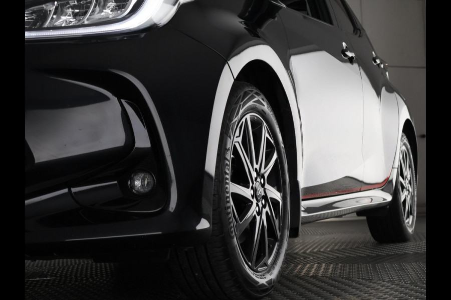 Toyota Yaris 1.5 Hybrid Black Edition | Apple Carplay & AndroidAUTO | Stoelverwarming | Camera | Privacy Glass |