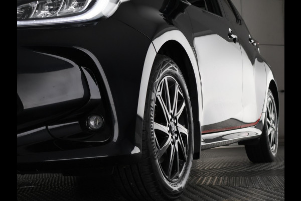 Toyota Yaris 1.5 Hybrid Black Edition | Apple Carplay & AndroidAUTO | Stoelverwarming | Camera | Privacy Glass |