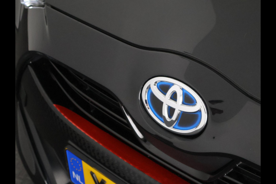Toyota Yaris 1.5 Hybrid Black Edition | Apple Carplay & AndroidAUTO | Stoelverwarming | Camera | Privacy Glass |