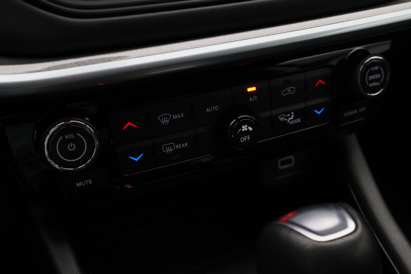 Jeep Compass 4xe 240 Plug-in Hybrid Electric S Leer, Virtual Cockpit, Camera, Stuur-/Stoelverwarming, ACC, Apple Carplay, 19"