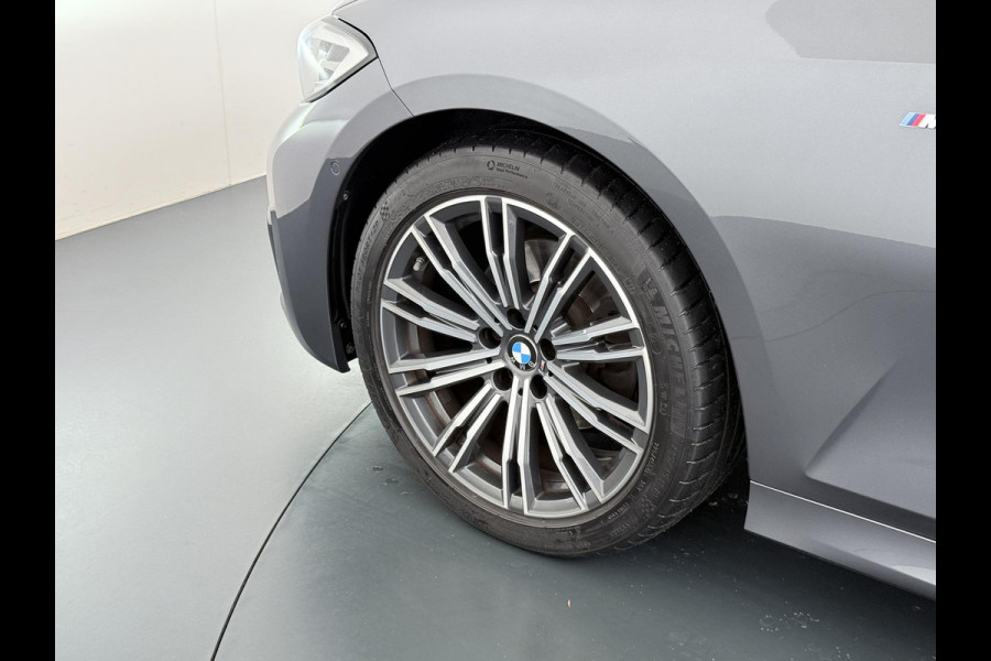 BMW 3 Serie Touring 320i Executive M Sport PANORAMADAK | ADAPTIVE CRUISE | BMW DEALER ONDERHOUDEN | GROOT ONDERHOUD GEHAD | RIJKLAAR | ELEKTRISCHE ACHTERKLEP | CAMERA | STOELVERWARMING | 12 MND BOVAG GARANTIE | APPLE CARPLAY