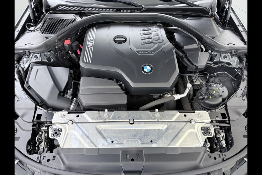 BMW 3 Serie Touring 320i Executive M Sport PANORAMADAK | ADAPTIVE CRUISE | BMW DEALER ONDERHOUDEN | GROOT ONDERHOUD GEHAD | RIJKLAAR | ELEKTRISCHE ACHTERKLEP | CAMERA | STOELVERWARMING | 12 MND BOVAG GARANTIE | APPLE CARPLAY