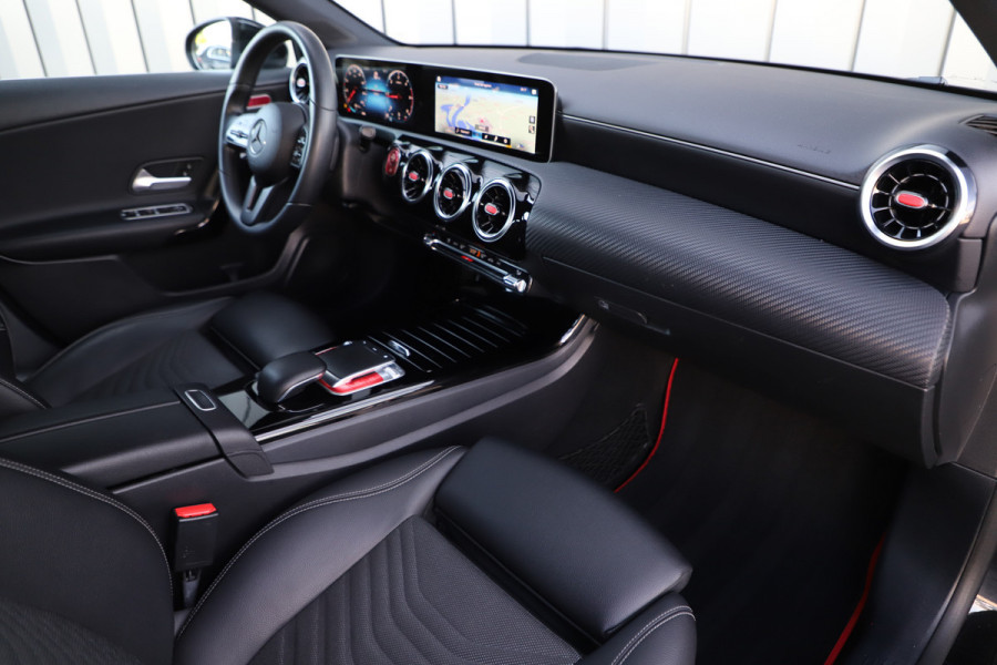 Mercedes-Benz A-Klasse 180d Business Solution | 116PK | Led | Widescreen | Stoelverwarming | Trekhaak | Cruise | NL-Auto | 2018.
