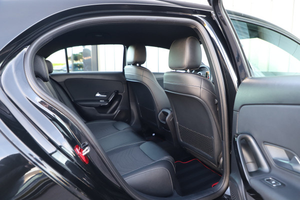 Mercedes-Benz A-Klasse 180d Business Solution | 116PK | Led | Widescreen | Stoelverwarming | Trekhaak | Cruise | NL-Auto | 2018.
