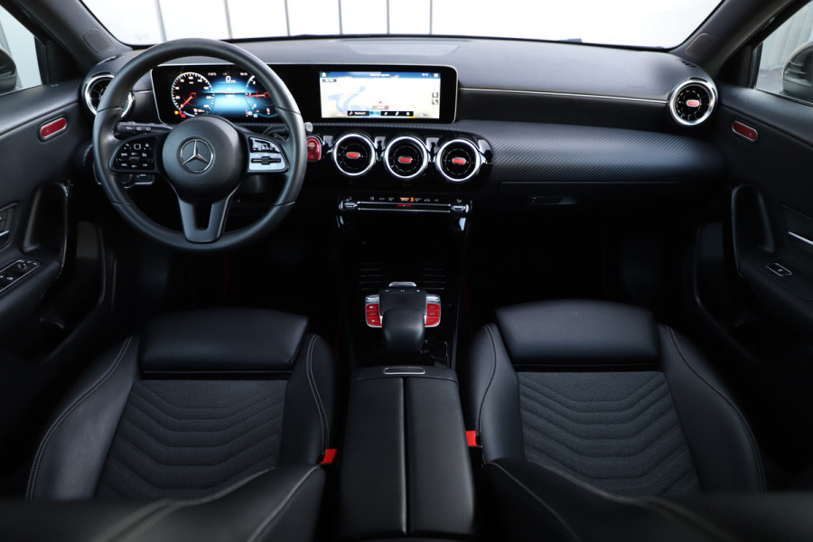 Mercedes-Benz A-Klasse 180d Business Solution | 116PK | Led | Widescreen | Stoelverwarming | Trekhaak | Cruise | NL-Auto | 2018.