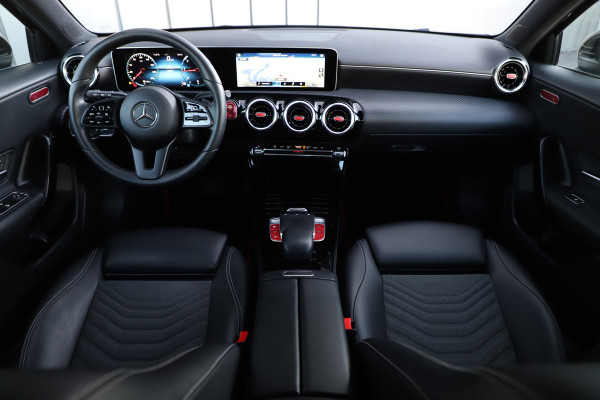 Mercedes-Benz A-Klasse 180d Business Solution | 116PK | Led | Widescreen | Stoelverwarming | Trekhaak | Cruise | NL-Auto | 2018.