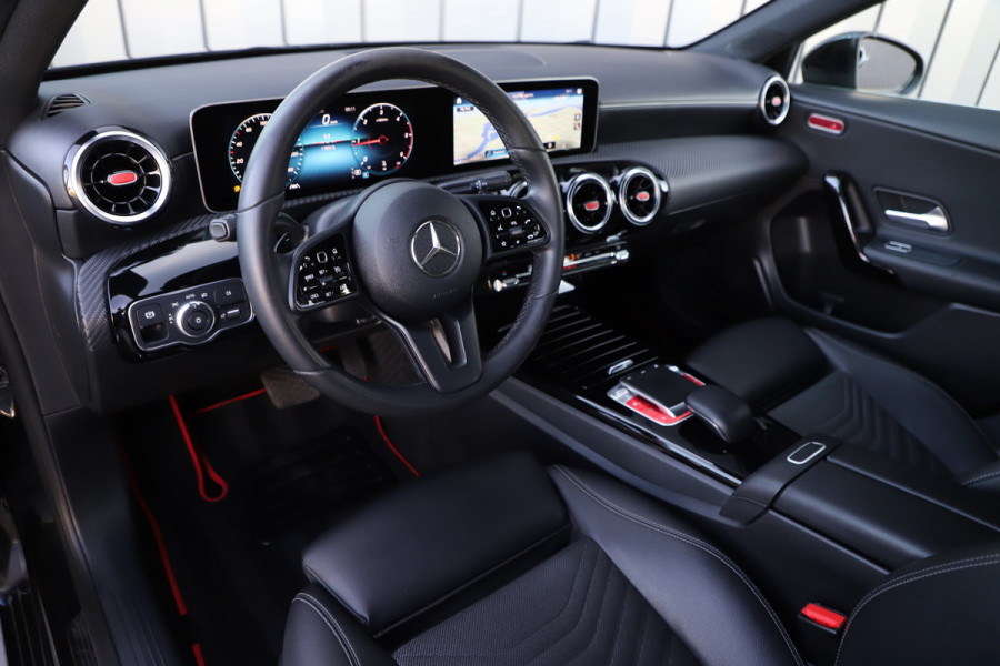 Mercedes-Benz A-Klasse 180d Business Solution | 116PK | Led | Widescreen | Stoelverwarming | Trekhaak | Cruise | NL-Auto | 2018.