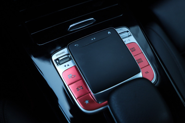 Mercedes-Benz A-Klasse 180d Business Solution | 116PK | Led | Widescreen | Stoelverwarming | Trekhaak | Cruise | NL-Auto | 2018.