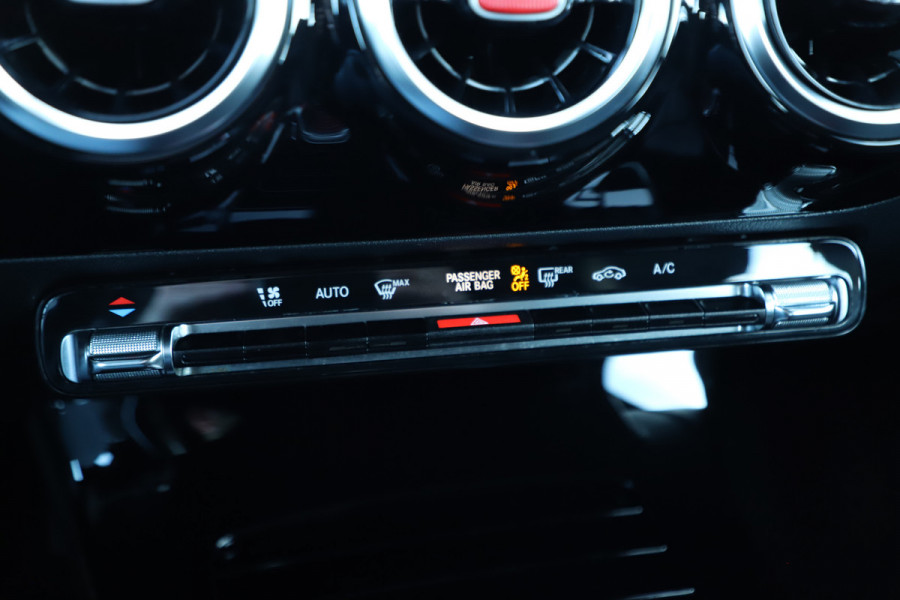 Mercedes-Benz A-Klasse 180d Business Solution | 116PK | Led | Widescreen | Stoelverwarming | Trekhaak | Cruise | NL-Auto | 2018.