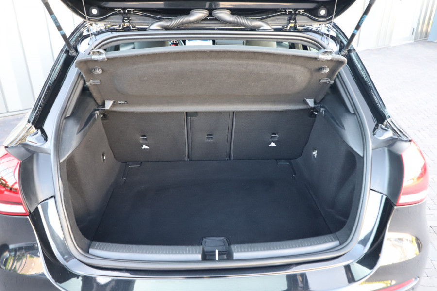 Mercedes-Benz A-Klasse 180d Business Solution | 116PK | Led | Widescreen | Stoelverwarming | Trekhaak | Cruise | NL-Auto | 2018.