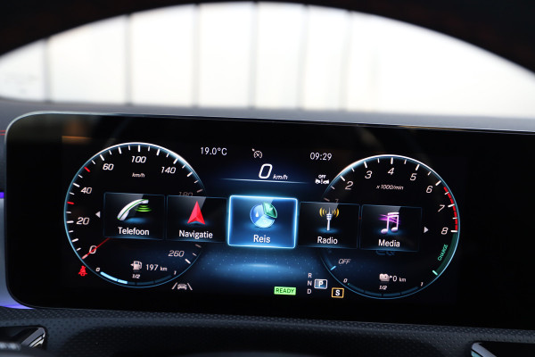 Mercedes-Benz CLA-Klasse 250e AMG | 218PK | Pano | Keyless-go | Sfeerverlichting | Stoelverwarming | Widescreen | Standkachel | NL-Auto | 2022.